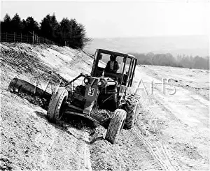 Motorways: BUILDING THE M25
