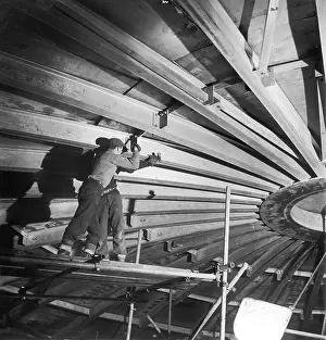 Scaffolding: Building the roof of a liquid methane tank