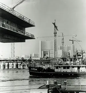Reichsbrucke: The builgind of the UNO-City