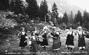 Traditioanl: Bulgaria - Borovets - bringing home fruit