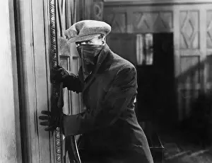 Hazardous: Burglar with mask in a home