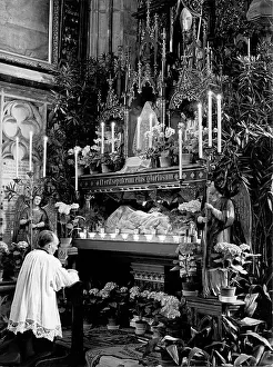Almsgiving: Burial at Easter in the church Maria am Gestade