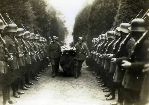 Reichswehr: Burial of Schutzpolizei members killed in the