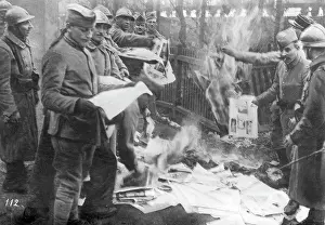 Frenchmen: Burning of German newspapers by Frenchmen in