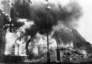 Kiew: Burning houses in Kiev, 1941