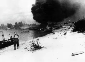 Dnepr: Burning port facilities on the Dnieper, 1941