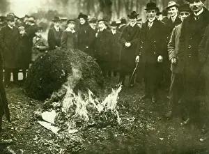 Leaflets: Burning of posters and leaflets in the Friedenallee