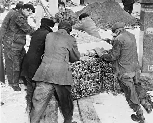Olivet: Burying Al Capone. Workmen at Mt. Olivet Cemetery