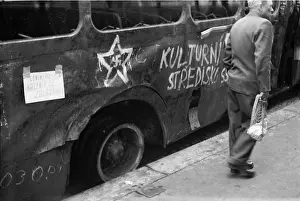 Grafitti: Bus - damage