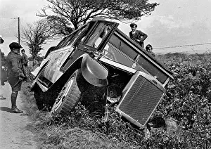 Accidental: Bus in a ditch