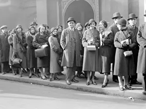 Barnaby: A Bus Queue 1920s