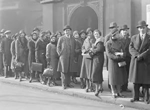 Barnaby: A BUS QUEUE 1920S