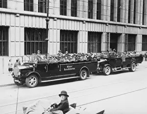 Kaese: Bus tour in Berlin, 1934