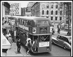 Boarding: BUSES AT TRAFALGAR SQ