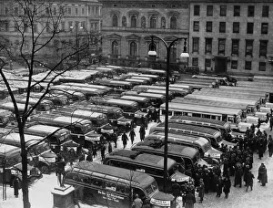 Wilhelmplatz: Buses and workers at the Wilhelmplatz in Berlin, 1937