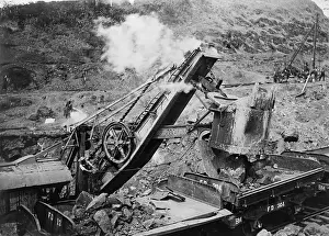 Lcgr1805: Business end of 95 ton steam shovel loading