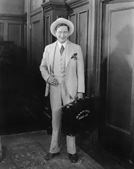 Respecting: Businessman holding a briefcase and smiling