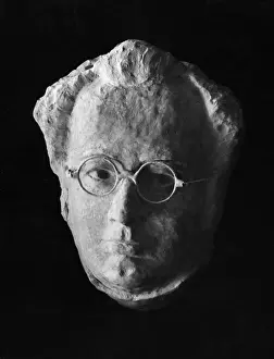 Hedwig: The bust of Franz Schubert, 1930s