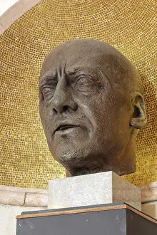 Giardini: Bust of Gabriele D'Annunzio, Vittoriale degli