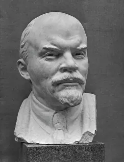 Pinchuk: Bust to Vladimir Lenin