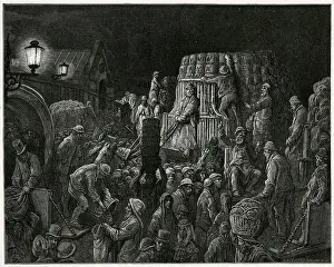Bustling: BUSTLE AT COVENT GARDEN