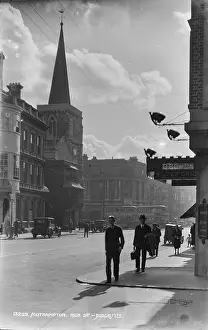 Southampton: Busy High Street in Southampton