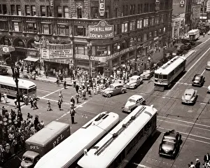 Asp001: Busy Intersection Broadway and 7Th Street Downtown