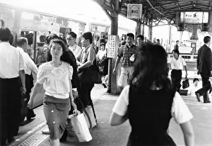 Commuter: Busy platform at JNR Station, Tokyo