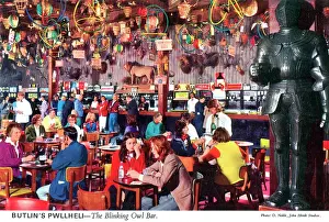 Pwllheli: Butlin's Pwllheli - the Blinking Owl Bar