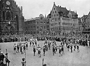 Buttner: Buttner-dance on the main market in Nuremberg, 1928