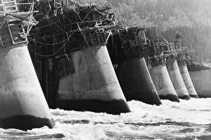 Buttresses: Buttresses of the Bonneville Dam under construction ?