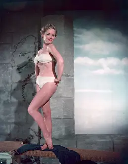 Towelling: BUXOM BLONDE IN BIKINI
