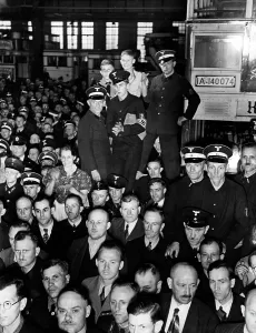 Applause: BVG employees during Goebbels's speech, 1939