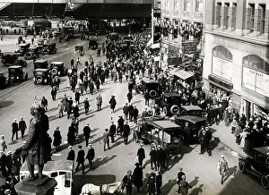 Borough: c.1920's - commuters heading home, Park Row New York