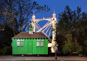 Cabmen's Shelter on Chelsea Embankment at night