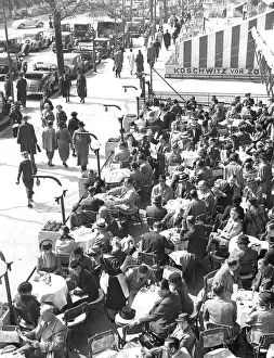 Mitte: Cafe Kranzler in Berlin, around 1937
