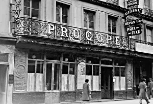Comedie: Cafe Procope in Paris, 1939