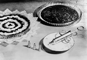Attachments: CAKE ICING GUN