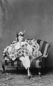Photographie: A so called 'Grabennymphe'. A vienniese