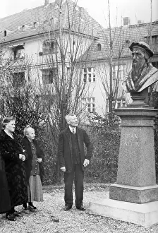Emigration: Calvin Memorial in Berlin, 1932