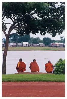 Penh: CAMBODIAN MONKS/RIVER