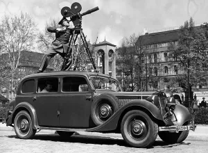 35mm: Cameraman in uniform, 1941