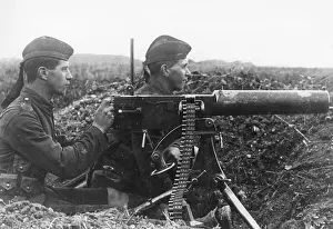 Highlanders: Cameron Highlanders with Maxim gun, WW1