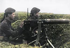 Highlanders: Cameron Highlanders with Maxim gun, WW1