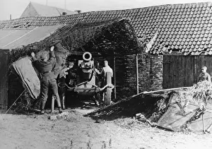 Canon: Camouflaging of a gun at the position at the Scheldt in