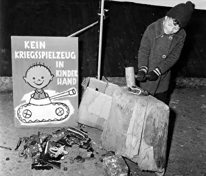 Useless: Campaign against war toys