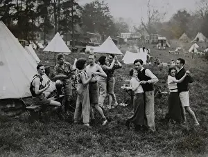 Vacationer: Camping vacationer dance at a party