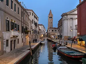 Gondolier: Campo San Barnaba, Venice, Italy