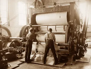 Spinners: Canada textile industry early 1900s