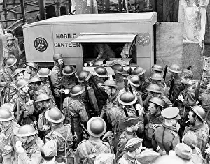 Supplemented: Canadian troops breaking after a war exercise